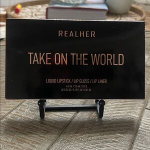 REALHER "Take On The World" Lip Kit